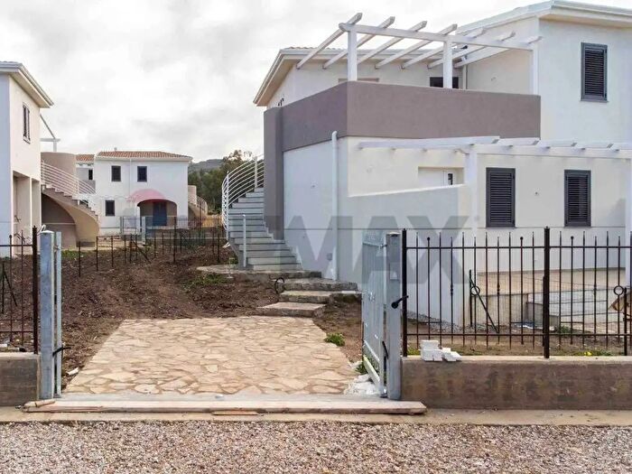 Appartamento trilocale in vendita in Contrada Pistavecchia, Campofelice Di Roccella