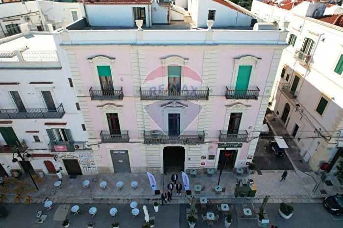 Casa con 18 locali in vendita in Corso Lorenzo Fazzini, Vieste