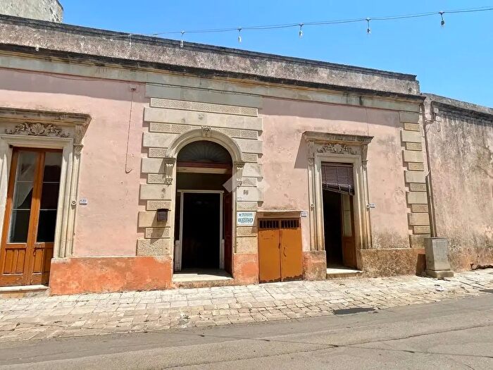 Casa con 9 locali in vendita in Via Fontana, Ugento