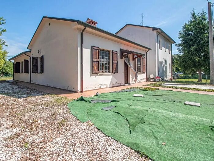Casa con 5 locali in vendita in Via Becchi Tognini Est, Ravenna