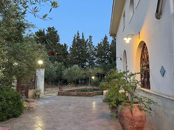 Casa con 13 locali in vendita in Contrada Bosco Falconeria Snc, Partinico