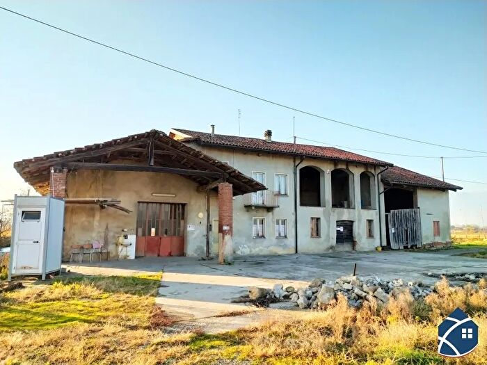 Casa con 10 locali in vendita in Pinerolo