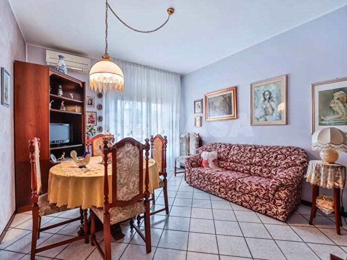 Appartamento trilocale in vendita in Via Dante, Bernareggio