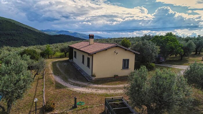 Casa quadrilocale in vendita in Spoleto