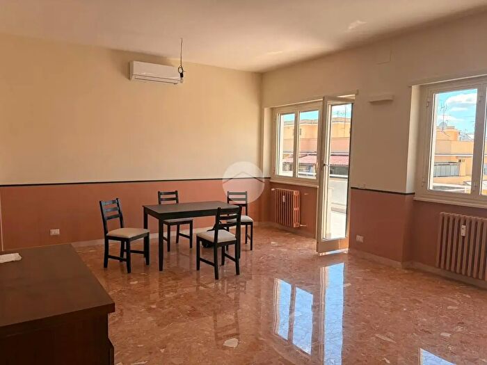 Appartamento quadrilocale in affitto in Via Roccaporena, Roma