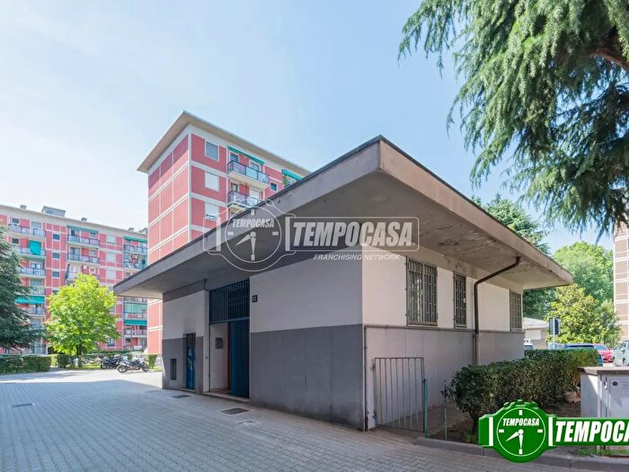 Casa trilocale in vendita in Via degli Ippocastani, Milano
