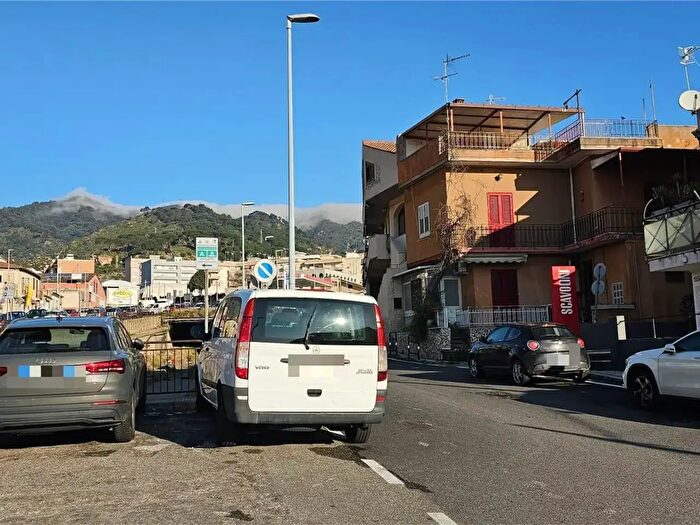 Casa con 5 locali in vendita in Messina