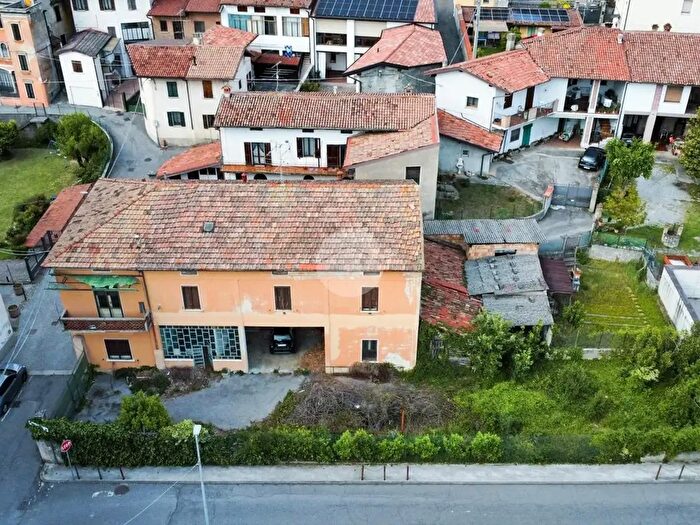 Casa con 8 locali in vendita in Via C Battisti, Provaglio DIseo