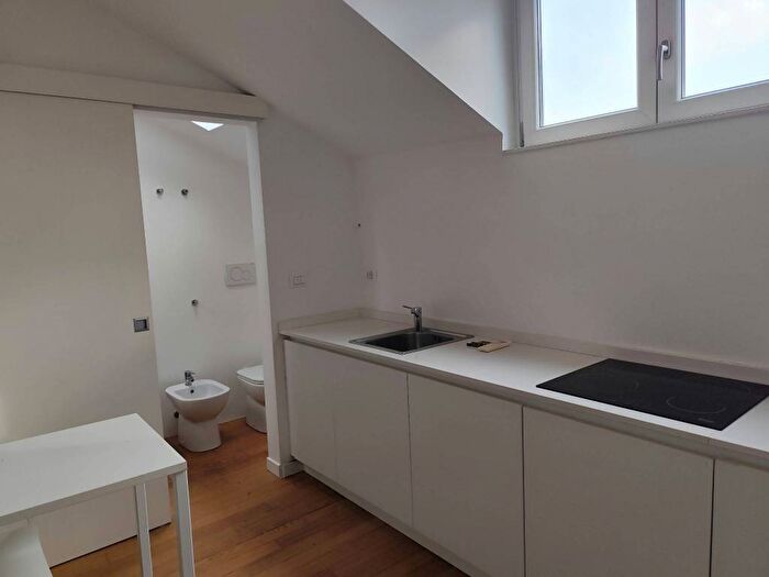 Appartamento monolocale in affitto in Via Angelo della Pergola, Isola, Milano