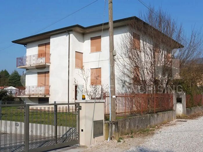 Casa con 14 locali in vendita in Via Tenente Lorenzon, Pianezze