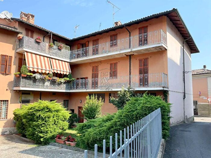 Appartamento con 6 locali in vendita in Piazza Meardi, Casei Gerola