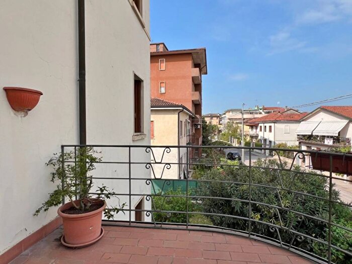 Appartamento quadrilocale in affitto in Via Pier Eleonoro Negri, Ferrovieri SantAgostino, Vicenza