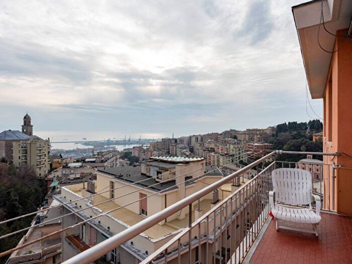 Appartamento trilocale in affitto in Via Ausonia, Castelletto, Genova