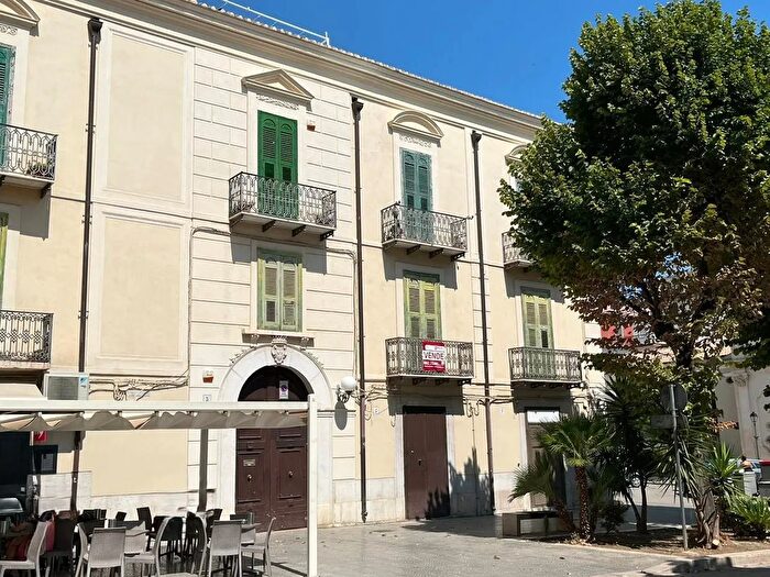 Appartamento con 9 locali in vendita in Largo Carmine, San Severo