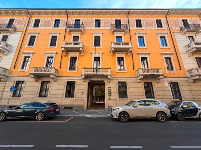 Appartamento trilocale in affitto in Via Spartaco, Montenero, Milano
