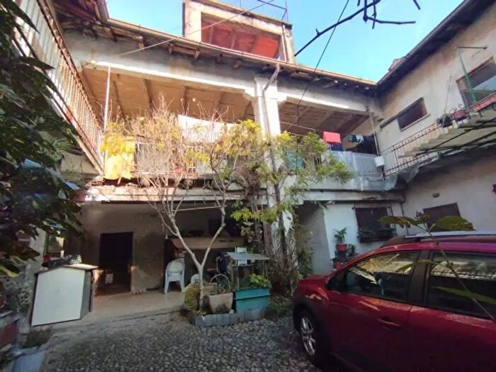 Casa in vendita in Piazza Montello, Arosio