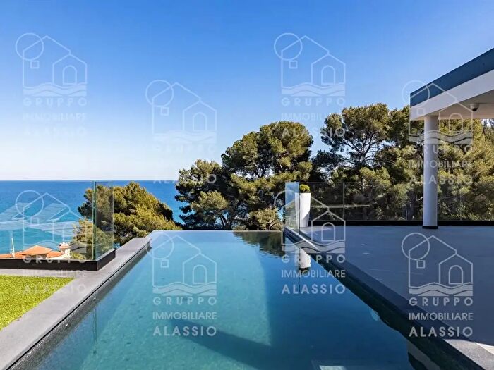 Casa con 9 locali in vendita in Via SantElmo, Diano Marina