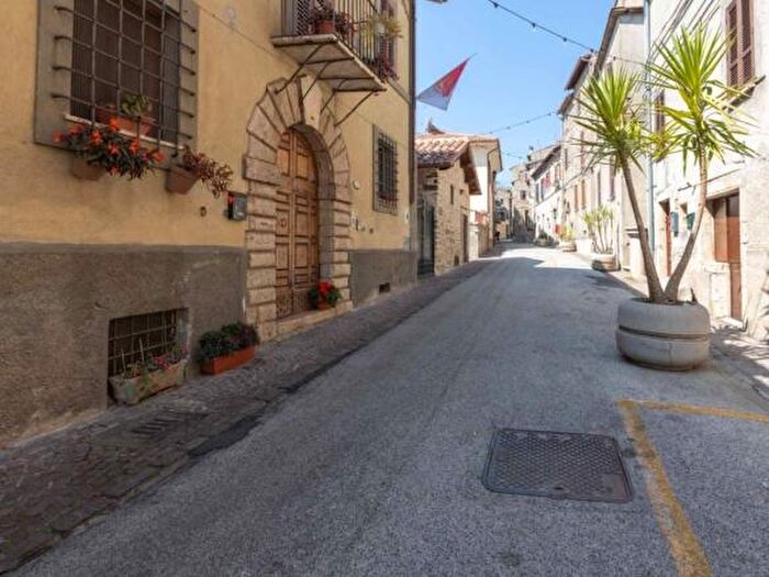 Appartamento trilocale in vendita in Via Castello Monteleone Sabino, Monteleone Sabino