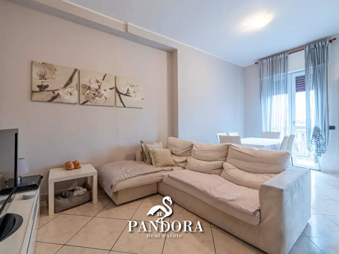 Appartamento in vendita in Via Edmondo De Amicis, Gallarate