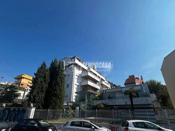 Appartamento trilocale in vendita in Via Pietro Andrea Saccardo, Milano