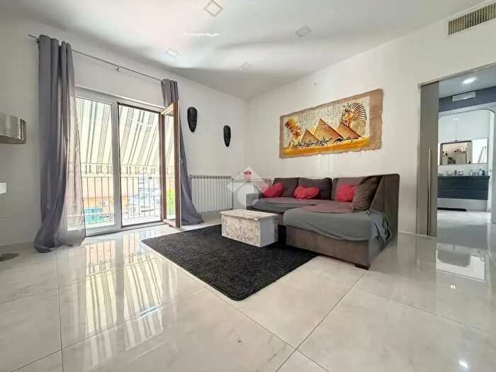 Appartamento trilocale in vendita in Viale Cavalleggeri d'Aosta, Napoli