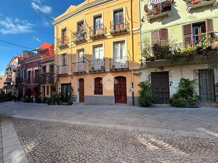 Appartamento trilocale in vendita in Via San Domenico, Cagliari
