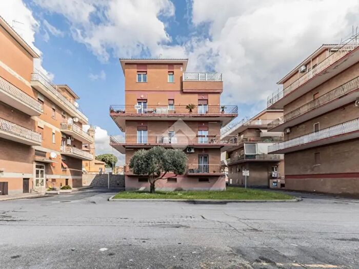 Appartamento trilocale in vendita in Largo Almunecar, Cerveteri