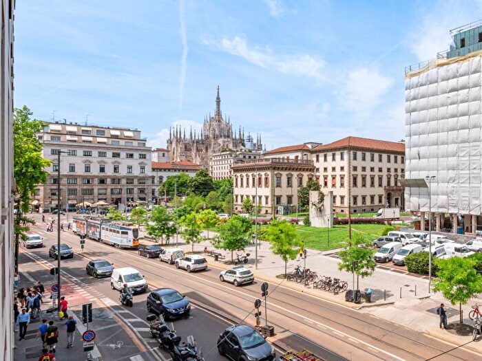 Appartamento trilocale in affitto in Via Carlo Giuseppe Merlo, Borgogna Largo Augusto, Milano