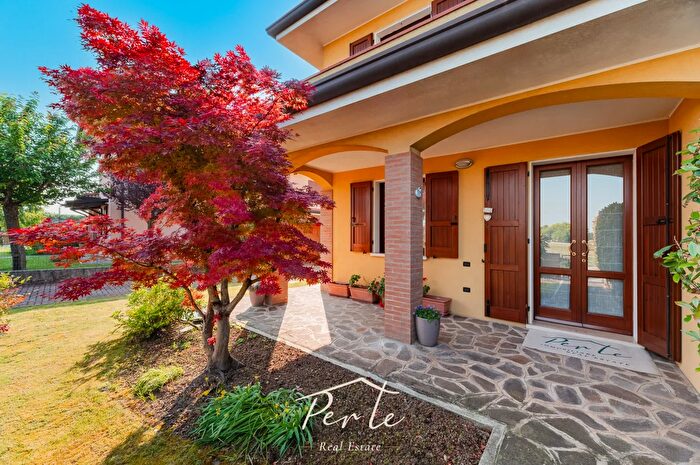 Casa quadrilocale in vendita in Via Gioacchino Rossini, Marcaria