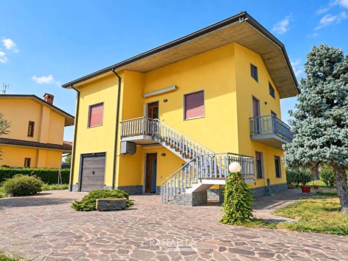 Casa trilocale in vendita in Via Tiziano, Gorlago