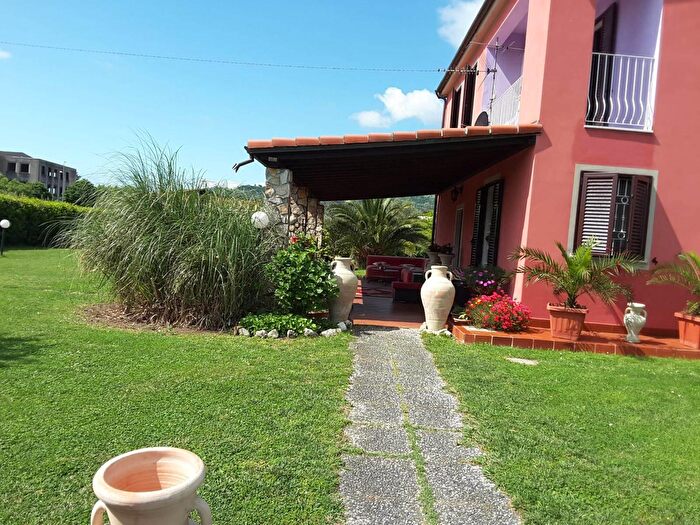 Casa con 5 locali in vendita in Santo Stefano Di Magra