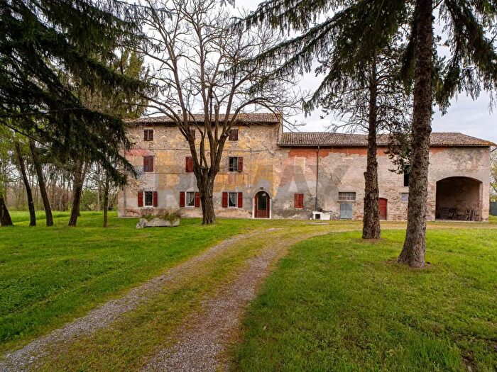 Casa con 10 locali in vendita in Via allIsola, Noceto