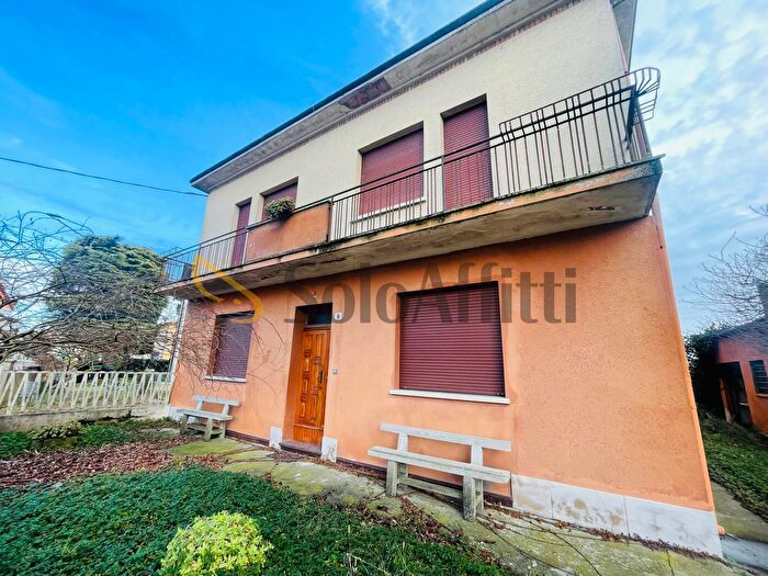 Casa con 11 locali in affitto in Via Athos Pizzinardi, Copparo