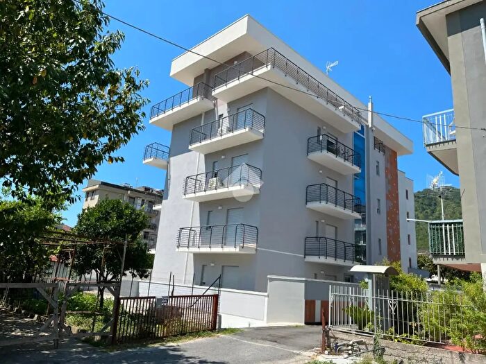 Appartamento trilocale in vendita in Via Ferreria, Baronissi