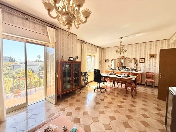 Appartamento con 5 locali in vendita in Via Vitaliano Brancati, Giarre