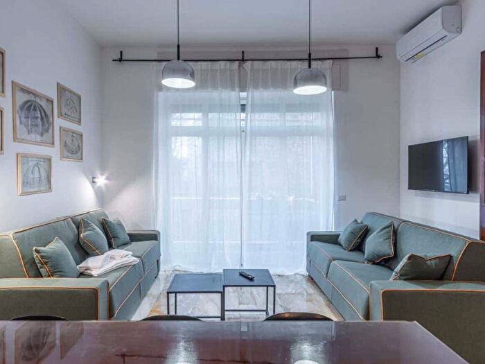 Appartamento con 6 locali in affitto in Via dei Pellegrini, Quadronno Crocetta, Milano
