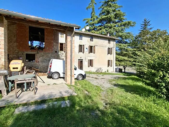 Casa con 5 locali in vendita in Fornovo Di Taro