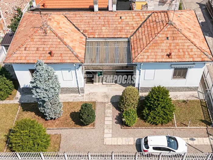 Casa con 6 locali in vendita in Vicolo Sioli, Solaro
