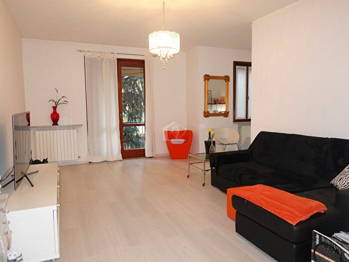 Appartamento con 5 locali in vendita in Suzzara