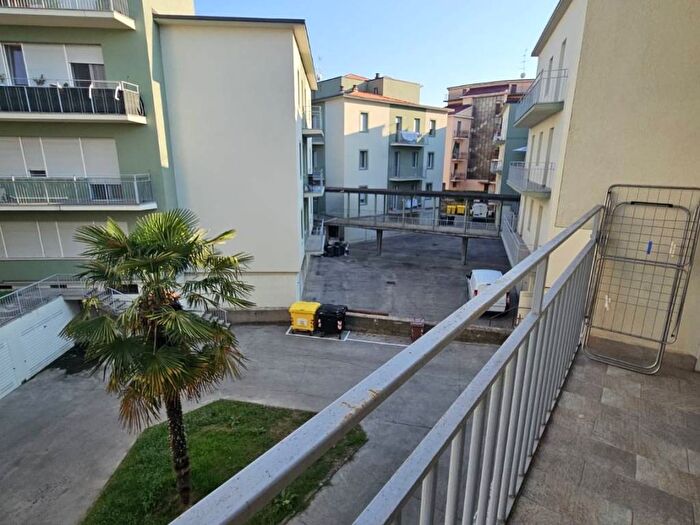 Appartamento trilocale in affitto in Via Giovanni Dondi, Città Giardino, Pavia