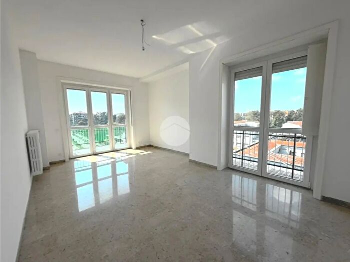 Appartamento trilocale in affitto in Via Lorenzo Perosi, Milano