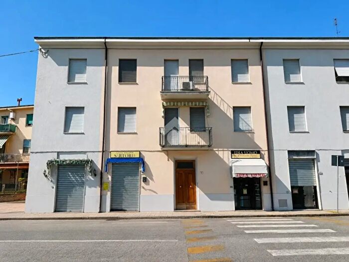 Appartamento quadrilocale in vendita in Via Livornese, Pisa