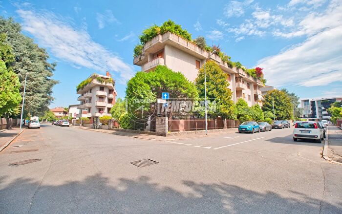 Appartamento trilocale in vendita in Via Vincenzo Viviani, Novara