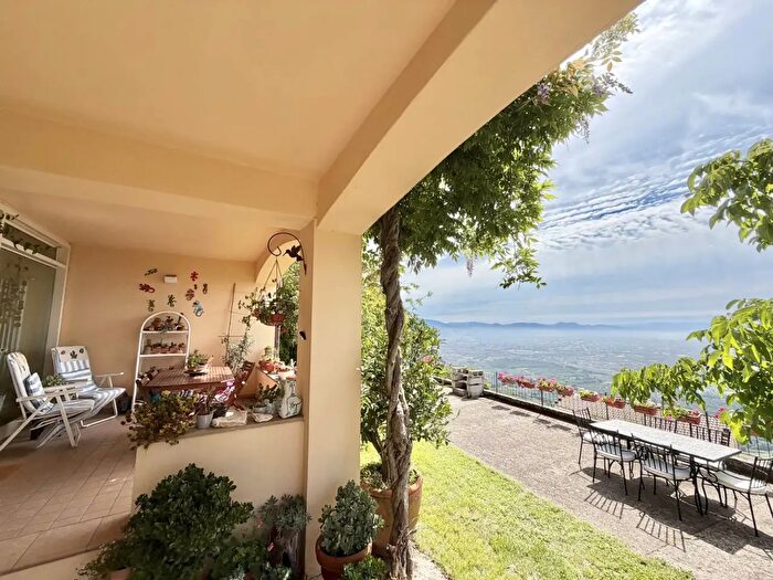 Casa con 7 locali in vendita in Serravalle Pistoiese
