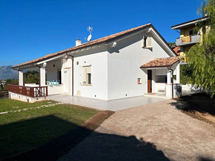 Casa quadrilocale in affitto in Via Giovanni Cena, Centro, Minturno