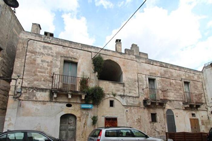 Appartamento con 6 locali in vendita in Via Mafalda di Savoia, Grottaglie