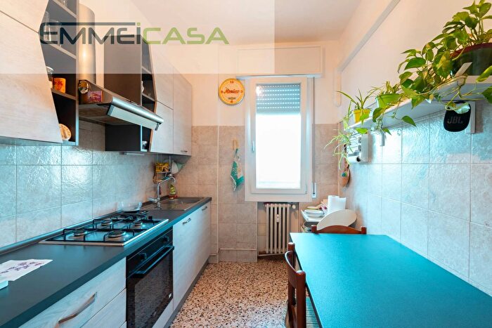 Appartamento trilocale in vendita in Viale Gramsci, Modena