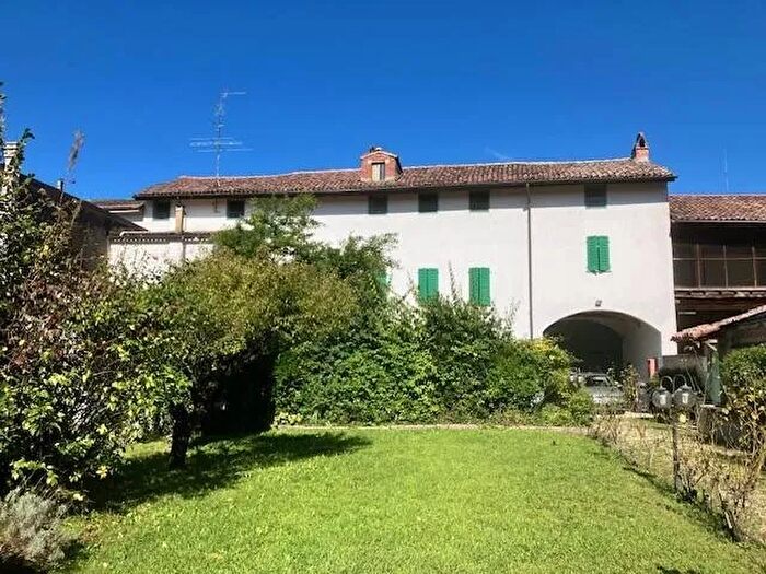 Casa con 7 locali in vendita in Via Po Breme, Breme