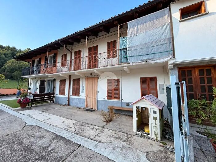 Casa con 7 locali in vendita in Corso Casale, Refrancore