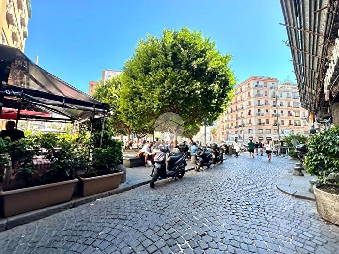 Appartamento quadrilocale in vendita in Via San Liborio, Napoli